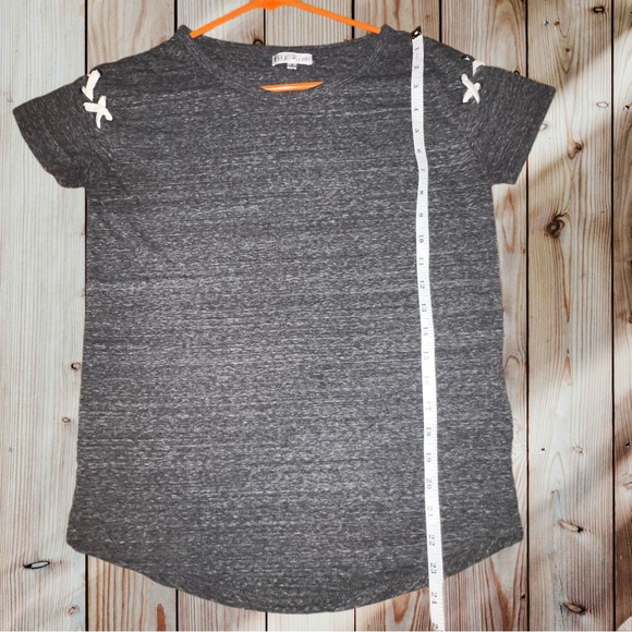 Fitz+ Eddi Gray T-shirt. Size S - Picture 6 of 6